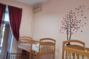 Хостел Dja Hostel. Место в общем 8-местном номере Бордо 1