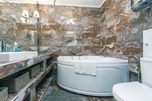 Квартира двухкомнатная на ул. Кловский спуск 14 Б. Апартаменты двухместный №223 14